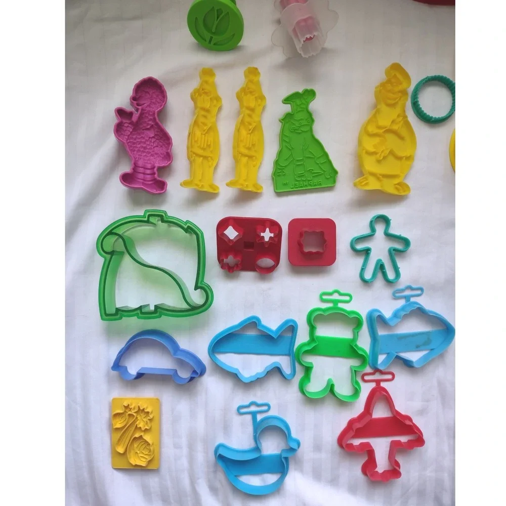 Large Lot‎ Cookie/Pie Cutters Shapes Animals People Vehicles Fun Lot#1